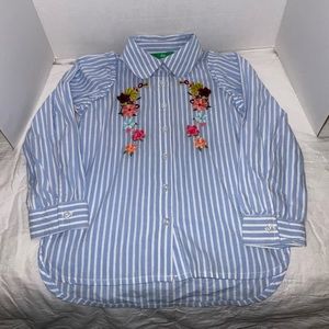 Girl’s size xs 4-5 Dip button down shirt 100% cotton with embroidered flowers